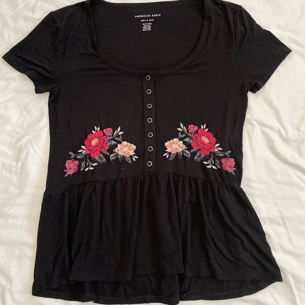 American Eagle soft and sexy shirt, black with flowers, size xs woman’s